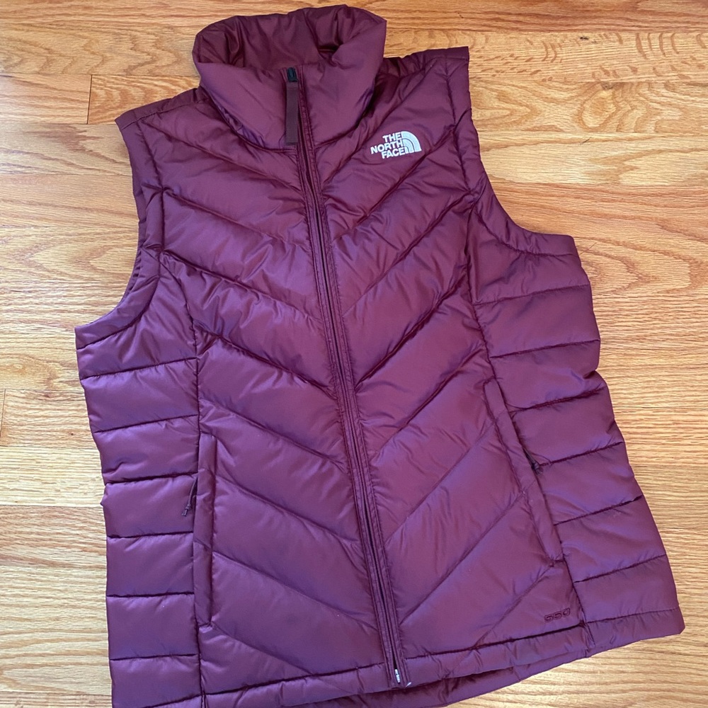 North Face 550 Down Vest Winter Quilted Sz Medium- Burgundy